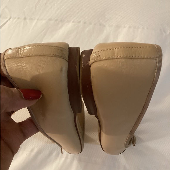 Chanel
Chanel Beige/Black Leather CC Cap Toe Bow Ballet Flats - Picture 13 of 13